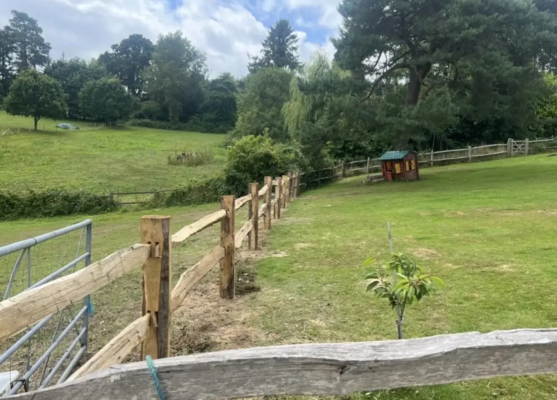 Round top posts & capping close board installed in Horam.